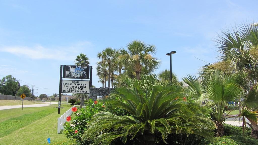 Hotel At The Waterpark 3*
