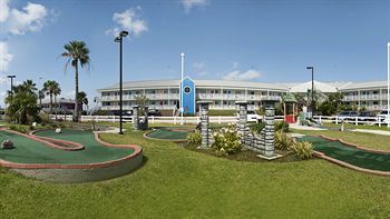 At The Waterpark Hotel 3*